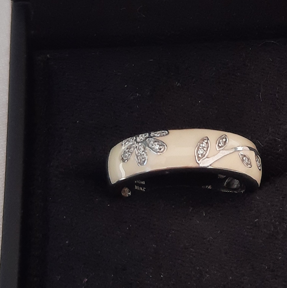 BNIB women's ring